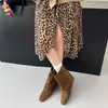 2026 Tendencia Otoño/Invierno Nueva Llegada Punta Puntiaguda Aumentador de Altura Sueltos de Poner Botas de Media Pantorrilla Moda Temperamento Versátil Botines Mujer