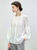 Camisa Blanca Exquisita Bordada con Flores Estilo Francés del Sur Calada para Mujer Primavera y Otoño 2026 Cuello Redondo Mangas de Farol Elegante Versátil Blusa