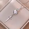 Colar Feminino Colorido Zircônia Joias Design de Nicho Pingente Cruz Completo em Diamante Colar Corrente de Clavícula em Aço Inoxidável