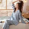 En Stock Comercio Exterior Comercio Electrónico Transfronterizo Dropshipping Fabricante Conjunto de Dos Piezas de Ropa de Casa Estilo Cárdigan de Manga Larga Primavera y Otoño Seda Artificial
