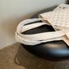Bolsa Balde Matelassada Bordada de Grande Capacidade para Mulheres 2023 Outono Nova Bolsa de Mão Simples Tote Moda de Rua