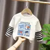 Camiseta de Manga Larga Rayada para Niños Otoño Ropa Falsa de Dos Piezas para Niños Tallas Mediana y Grande Estilo Otoño para Niños Ropa para Bebés y Niños Nuevo Estilo 2026