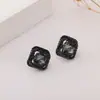 Pendientes de Botón Geométricos de Cristal Azul Klein de Alta Gama para Mujer, Lujo Ligero, Versátiles, Pendientes que Realzan el Cutis, Accesorios de Oreja Sencillos y de Moda