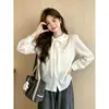 Camisa de alta gama con bordado y cuello cuadrado de atar, blusa estilo muñeca, top de diseño otoño 2026 de manga larga