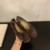 Sapatilhas Femininas Retro Francesas Plissadas com Laço 2026 Nova Marca Nicho Veludo Dourado Estampa de Leopardo Sapatos de Ballet Mocassins