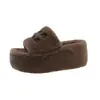 Pantuflas peludas de suela gruesa para mujer, moda versátil otoño e invierno 2026, pantuflas de algodón peludas tipo slip-on de celebridad de internet para el hogar