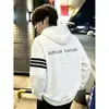 Sudadera con capucha bordada a rayas estilo americano, corte holgado y versátil para otoño e invierno, un diseño elegante y retro perfecto para parejas