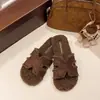 Pantuflas peludas de suela plana súper populares para mujer, nuevas pantuflas de algodón peludas de moda de una tira para otoño e invierno 2026