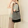 Bolsa Saco Listrada Preta e Branca para Mulheres, Grande Capacidade, Bolsa Casual de Férias para Praia, Bolsa de Mão Versátil, Bolsa Tote de Ombro
