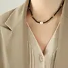 Collar de cuentas de vidrio negro con personalidad y temperamento de moda, colgante de perlas de agua dulce, joyería sexy, diseño original de nicho.