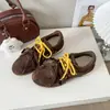 Foto Real~Nova Coleção Primavera 2026 Sapatos Casuais para Mulheres, Couro Genuíno, Aumento de Altura Escondido, Bicolor, Tênis Esportivo Retro Alemão para Treinamento de Mulheres