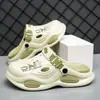 Zuecos de verano para hombre para exteriores con una sensación cómoda y acolchada, pantuflas deportivas de suela gruesa, talla grande 46, puntera cerrada, sandalias de playa de moda