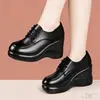 Otoño 2026 Versátiles de Suela Gruesa Punta Redonda Tacón de Cuña Nuevos Zapatos de Madre con Cordones Suela Suave Cómodos Ligeros Tacones Altos