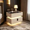 Mesita de noche inteligente de lujo moderno con iluminación ambiental flotante, cerradura de contraseña y carga inalámbrica para uso en dormitorio del hogar