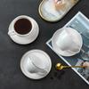 Taza de café de cerámica creativa de estilo europeo, ideal para té con leche blanco puro y platillo, logotipo personalizable para cafetería de hotel.