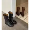 Botas Femininas de Couro Bovino de Primeira Camada Cor Lavada Botas de Motocicleta de Couro Genuíno Envelhecido Outono/Inverno Novas Bico Redondo Salto Médio Botas de Puxar Meio da Panturrilha Botas Femininas