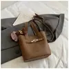 Bolso Retro de Cesta de Verduras de Mano para Mujer 2025 Nuevo de Moda Tendencia Estilo Coreano Bolso Cubo Versátil Bolso de Hombro Cruzado