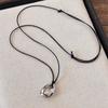 Nazha Same Style Gold Bean Black Leather Rope Colar Feminino Nicho Simples High-end Sense Woolen Chain 2024 Novos Acessórios