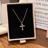 Collar Cruzado Transfronterizo Set Completo Colgante de Circonita Joyería para Mujer Personalizado Lujo Ligero Gama Alta Cadena para Clavícula Collar de Nicho