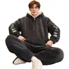 Conjunto de pijama masculino de inverno com capuz e zíper, em flanela coral com estampa de desenho animado, de manga comprida, modelagem solta, quente e espesso, com gola alta