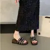 Novas chinelas de pérola, acessíveis, inspiradas em dopamina, saltos plataforma estilo francês, novo estilo chinês, confortáveis, coleção 2026, de alta qualidade, para mulheres, para usar no verão