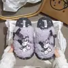 Pantuflas de algodón lindas de dibujos animados, estilo invierno 2026, con un lazo, forradas de felpa para mayor calidez, perfectas para uso en casa
