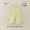 Macacão Bebê Manga Longa Listrado Vertical Fino para Primavera e Outono Design Solto tipo Jogger Macacão Completo para Casa e Passeio