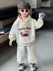 Conjunto de chapéu xadrez para meninos para primavera e outono, conjunto esportivo infantil de duas peças estilo coreano, estiloso e legal para crianças, qualidade de exportação
