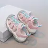 Sandálias Esportivas Infantis 2026 Novas com Proteção para Dedos Anti-Chute, Malha Respirável, Velcro, Sapatos Versáteis de Verão para Uso Externo