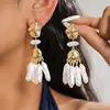 Pendientes de borla de flor de concha blanca transfronterizos europeos y americanos con perlas, pendientes de estilo de corte francés, pendientes ligeros y lujosos con un toque de alta gama
