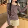 Camiseta Coreana Doce e Picante Feminina Roxa Listrada Ombro Inclinado Manga Curta para Mulheres Verão Slim Ombro Caído Design de Nicho Top