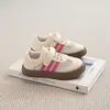 Zapatos de Malla para Niñas 2026 Nuevos Primavera Verano Zapatos Blancos para Niños Suela Suave Zapatos de Patinaje para Niñas Malla Simple Transpirables Zapatos de Moda