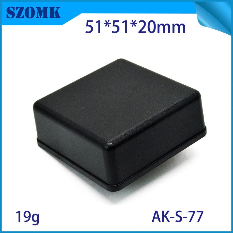 S77