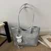 Bolso de mano fresco de alta gama estilo Miu, nuevo bolso versátil para el trabajo de verano 2026, bolso elegante de nicho estilo coreano para mujer