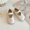 Sapatos de princesa bordados com cerejas para meninas, nova coleção primavera/outono, sapatos de bebê com sola macia, sapatos Mary Jane com acabamento em renda, sapatos casuais infantis