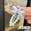 Grampo de bico de pato com laço de pérola azul claro doce e etéreo, grampo de cabelo com strass, grampo para franja, grampo lateral, acessório de cabelo