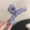 Pinza para el pelo de seda brillante para tela delicada con seda plisada Tacto de alta gama para moño en la parte posterior de la cabeza Pinza de tiburón Pinza de pelo versátil coreana