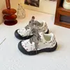 Zapatos retro para niños al por mayor 2026 otoño nuevo estilo versión coreana para niños zapatillas deportivas casuales para niñas ligeras modernas