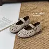 Novos Sapatos Infantis Primavera/Verão 2026 Estilo Coreano Moda Vazado Camurça Sapatos de Bebê Bico Baixo Sapatos Mary Jane para Meninas