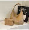 Bolsa de Couro Camurça para Axila Feminina 2026 Nova Retro Bolsa Tote Estudantil para Aula Grande Capacidade Bolsa de Ombro Versátil