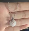 Colgante de flor de calcedonia hebilla de seguridad ins nicho collar de mujer gama alta