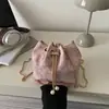Bolsas Femininas de Comércio Exterior 2026 Novo Estilo de Alta Qualidade com Franja de Metal Lantejoulas Bolsa de Festa Bolsa Balde de Luxo Leve Bolsa Transversal