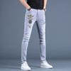 Chegada Nova 2024 Jeans Rasgado Estampado Primavera e Outono Marca Tendência Masculina Slim-fit Skinny Estilo Coreano Calças Casuais Tendência Bordadas