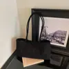 2026 Nova Bolsa de Ombro de Lona com Alça Longa Estilo Retrô Grande Capacidade Casual Versátil Bolsa de Mão Simples Elegante Bolsa de Ombro