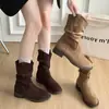 Botas vaqueras estilo western de gamuza, sencillas y retro, para mujer, colección otoño 2026, con diseño plisado y fruncido, tacón medio y estilo de botín corto
