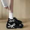 Zapatos de Entrenamiento Alemanes para Mujer Otoño Nueva Llegada Estampado de Leopardo Tacón Oculto Suela Gruesa Estilo Academia de Nicho Zapatos de Tabla Versátiles Casuales Deportivos
