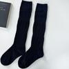 Calcetines de ternera acolchados de jacquard con patrón oscuro cálido de terciopelo de camello para otoño e invierno, calcetines de media pantorrilla de felpa blanco lechoso estilo retro japonés para mujer