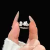 Nuevo anillo de moda de alta gama versátil estilo vintage con forma de estrella y diamantes, lujo ligero, anillo personalizado único y lujoso