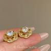 Exquisitos Clips de Oreja de Flor Hueca Sin Agujeros en las Orejas Nicho Sentido Avanzado Aretes de Zirconia Lujo Ligero Diseño con Sentido