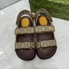 Sandálias Novas de Casa de Verão 2024 Femininas com Velcro Bico Aberto Sandálias Romanas de Praia Sola Grossa Aumentada Casual